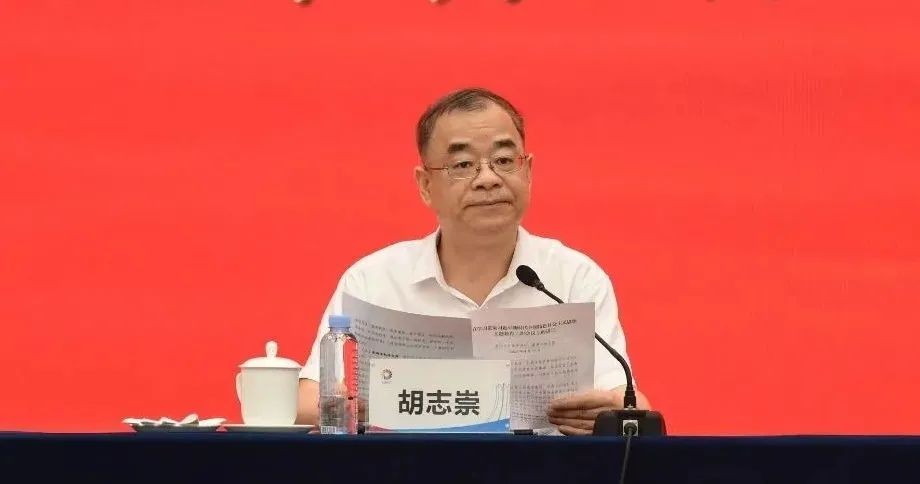 廣西國際博覽集團黨委書記、董事長胡志崇作動員講話