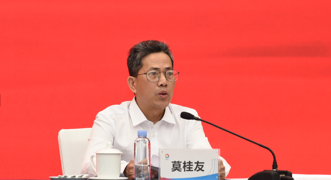 自治區黨委主題教育第十六巡回指導組副組長莫桂友出席會議并講話