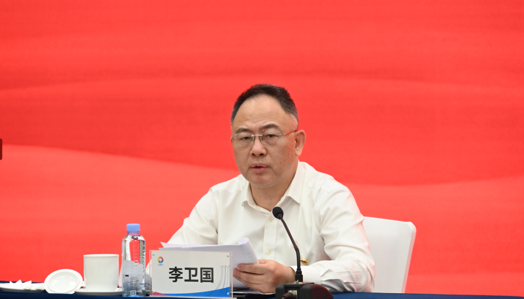 廣西國際博覽集團黨委副書記、副董事長、總經理李衛國主持會議時講話
